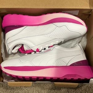 Brand new never worn puma sneakers. Pink and White